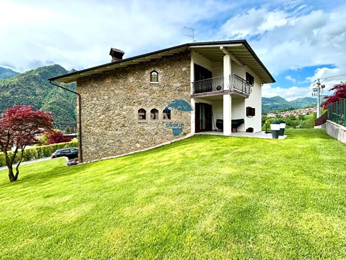 Casa con 6 locali in vendita in Via Giuseppe Verdi, Parre