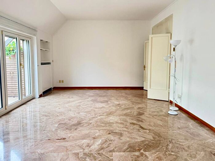 Appartamento quadrilocale in affitto in Via Santa Sofia, Quadronno Crocetta, Milano