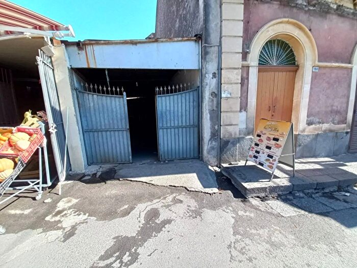 Casa quadrilocale in vendita in Via Borgo Piedimonte Etneo, Piedimonte Etneo