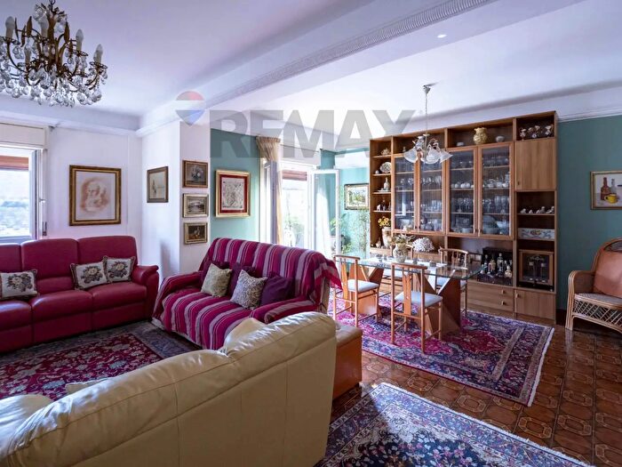 Appartamento con 5 locali in vendita in Via Giacomo Besio, Palermo