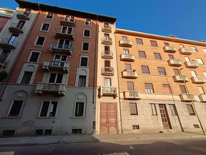 Appartamento trilocale in affitto in via DOMODOSSOLA, Parella, Torino