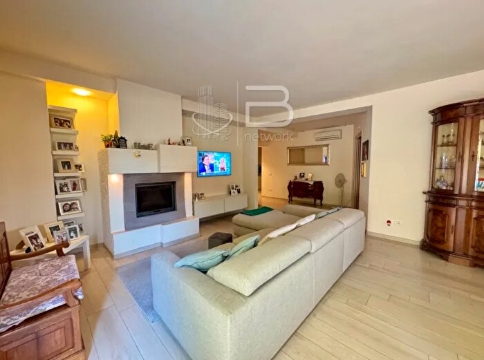 Casa con 7 locali in vendita in Monsummano Terme