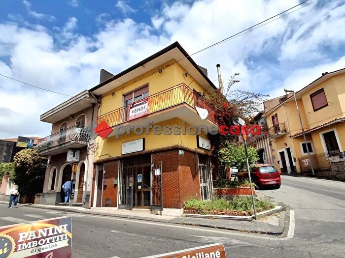 Appartamento trilocale in vendita in Via Francesco Crispi, Trecastagni