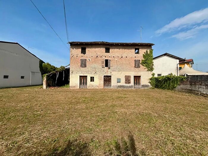 Casa con 6 locali in vendita in Casarsa Della Delizia