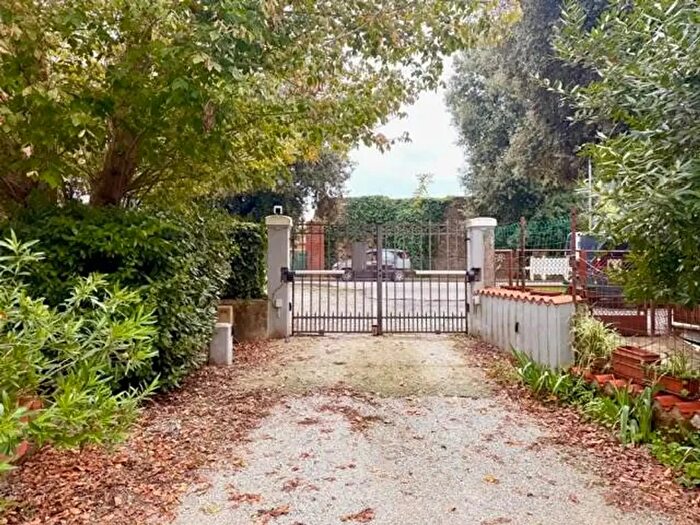 Casa con 6 locali in vendita in Pistoia