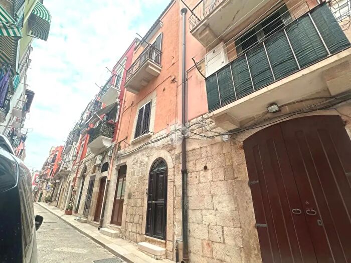 Appartamento con 6 locali in vendita in Via Mariano Sante, Barletta