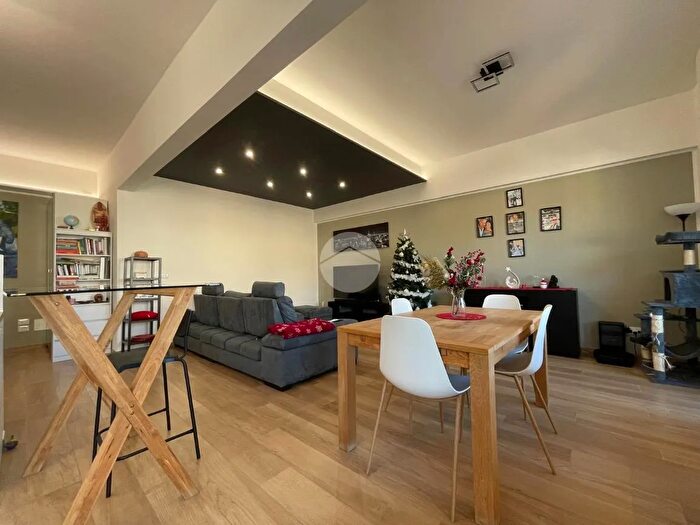 Appartamento trilocale in vendita in Via Giovanni Opisso, Genova