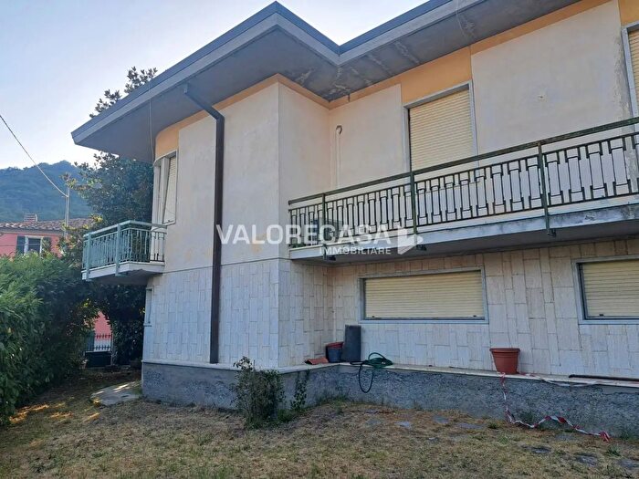 Casa con 10 locali in vendita in Carrara