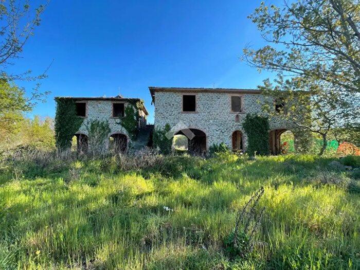 Casa con 10 locali in vendita in Via Sette Ponti, Arezzo