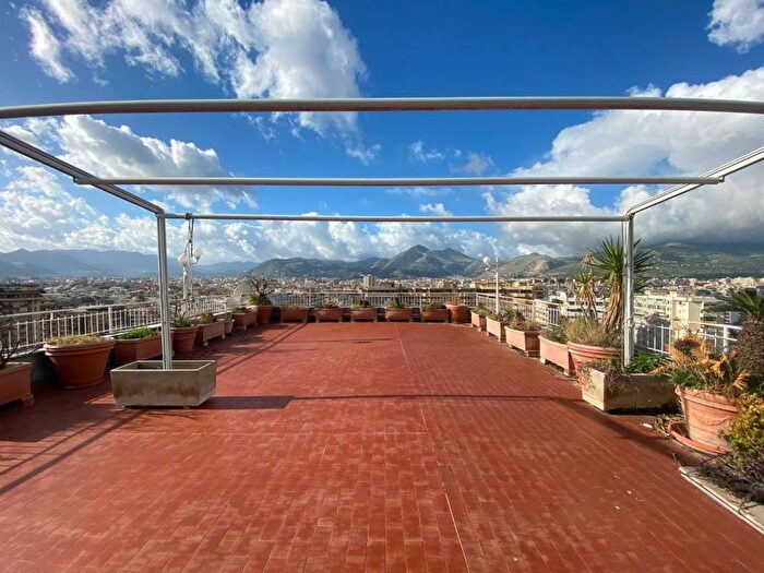 Casa con 5 locali in affitto in Via dellAutonomia Siciliana, Montepellegrino, Palermo