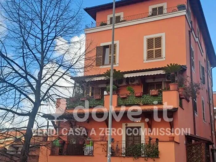 Appartamento trilocale in vendita in Via dei Platani, Roma