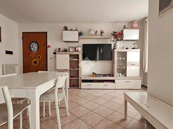 Appartamento trilocale in vendita in Via Giardini, Zoppola