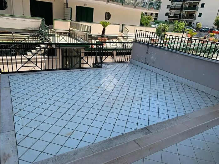 Appartamento trilocale in vendita in Via Renato Iaselli, Caserta