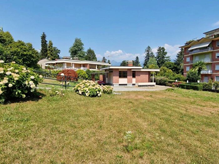 Casa trilocale in affitto in Centro, Stresa