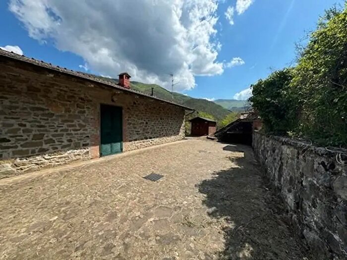 Casa con 6 locali in vendita in Cetica, Castel San Niccolo'