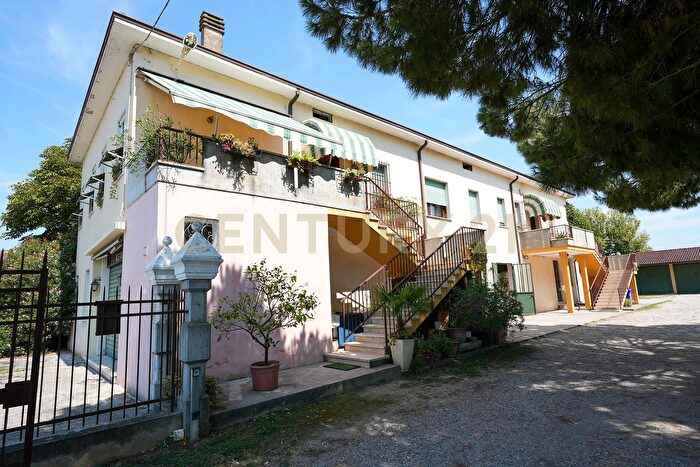 Casa con 16 locali in vendita in Via Isolella, Cerea