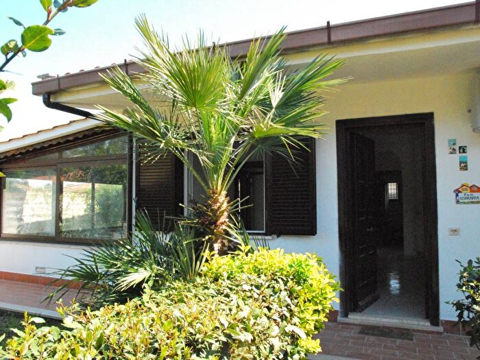 Casa quadrilocale in affitto in Via Alcamene, Casal Palocco, Roma