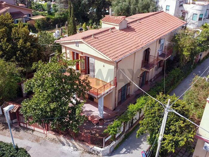 Casa con 13 locali in vendita in Palermo