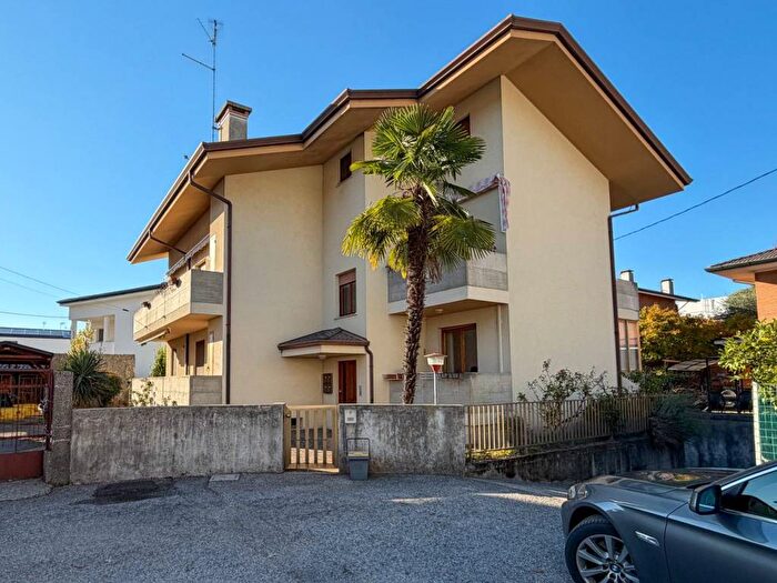Appartamento con 6 locali in vendita in Via Aonez, Ospedale, Udine