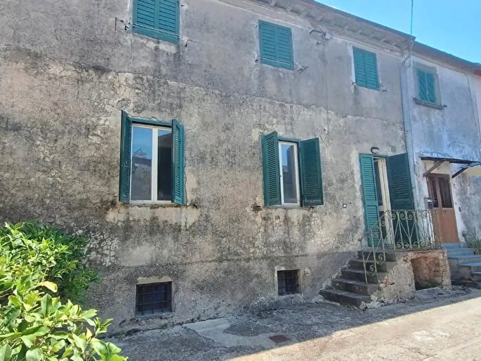 Appartamento con 7 locali in vendita in Bagni Di Lucca