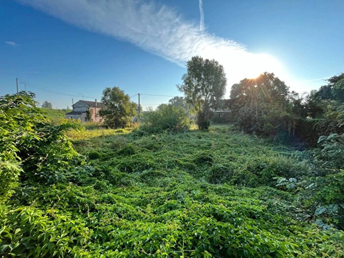 Casa con 20 locali in vendita in Via Adige, Rosolina
