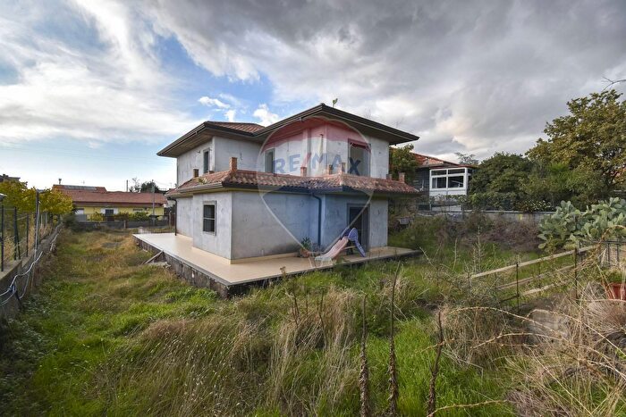 Casa con 6 locali in vendita in Via Firenze, Mascalucia