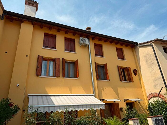 Appartamento quadrilocale in affitto in Via Caose, Borso del Grappa
