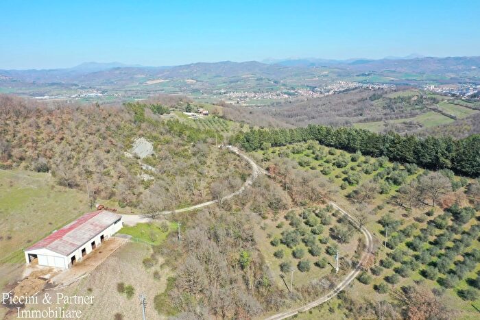 Casa con 15 locali in vendita in Migianella, Umbertide