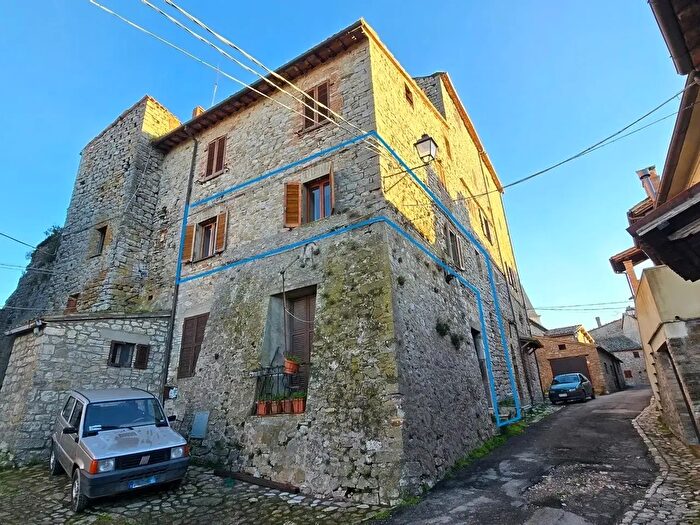 Appartamento quadrilocale in vendita in Baschi