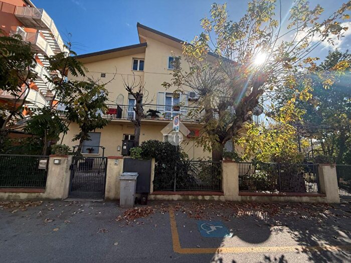 Appartamento con 6 locali in vendita in Viale Tassoni, Riccione