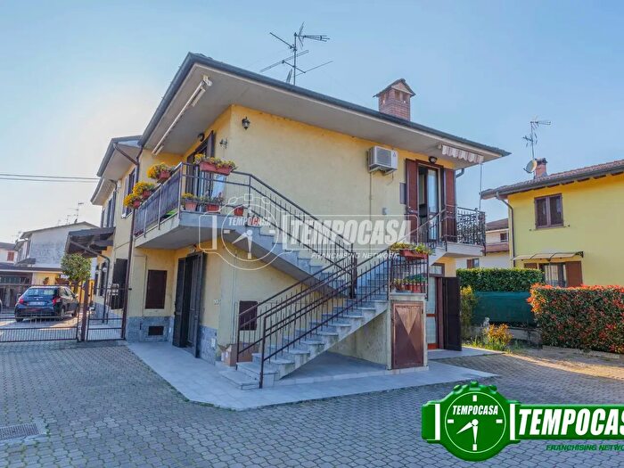 Appartamento trilocale in vendita in Via E Curiel, Cava Manara