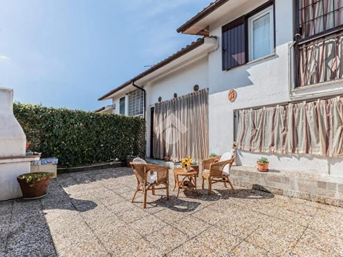 Casa con 6 locali in vendita in Via Monte Bianco, Ronciglione