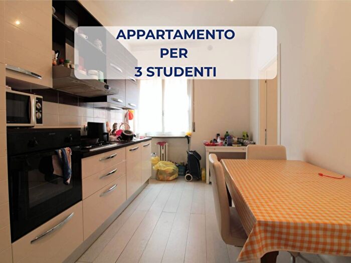 Appartamento quadrilocale in affitto in Via Cantarane, Veronetta, Verona