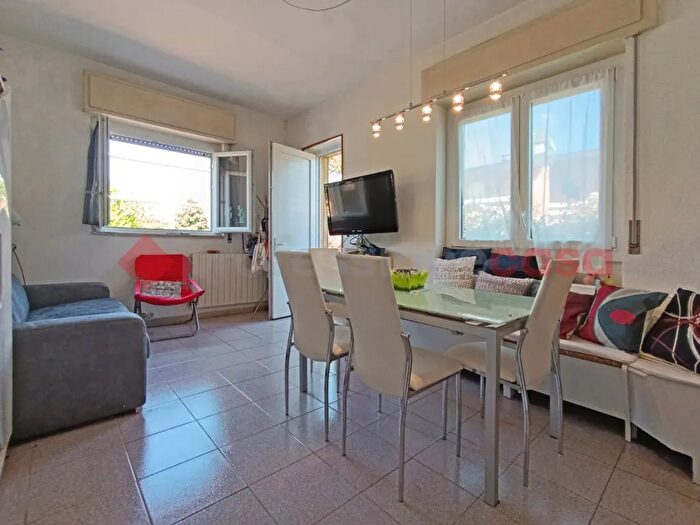 Casa bilocale in vendita in Viale Ticino, Castelletto Sopra Ticino