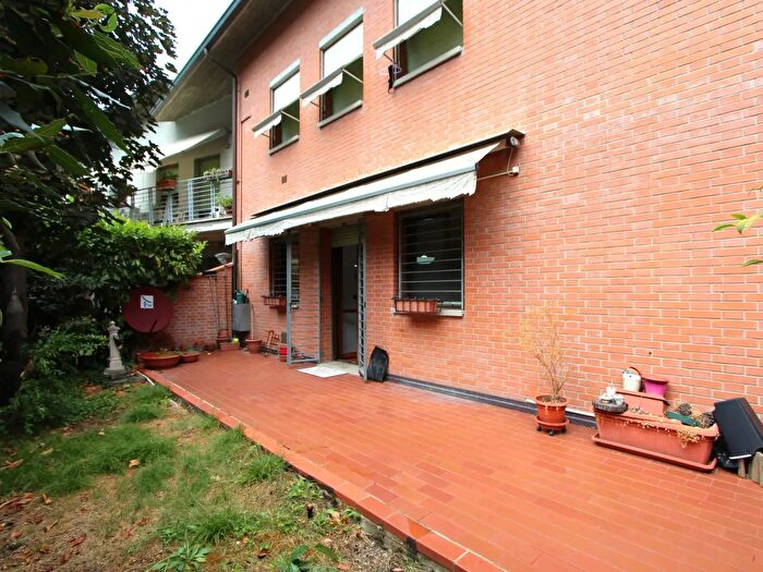 Appartamento con 6 locali in vendita in Via Ugo La Malfa, Valsamoggia