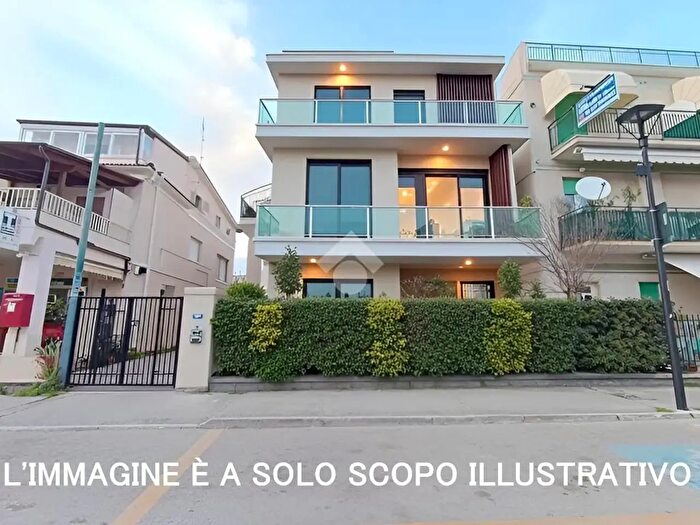 Appartamento trilocale in vendita in Via G dAnnunzio, Pineto