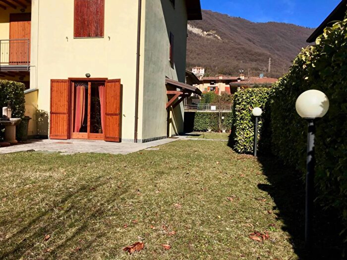 Casa trilocale in vendita in Via Gaetano Donizetti Ranzanico, Ranzanico