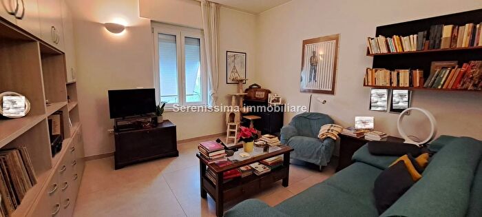 Appartamento con 7 locali in vendita in Vallefoglia