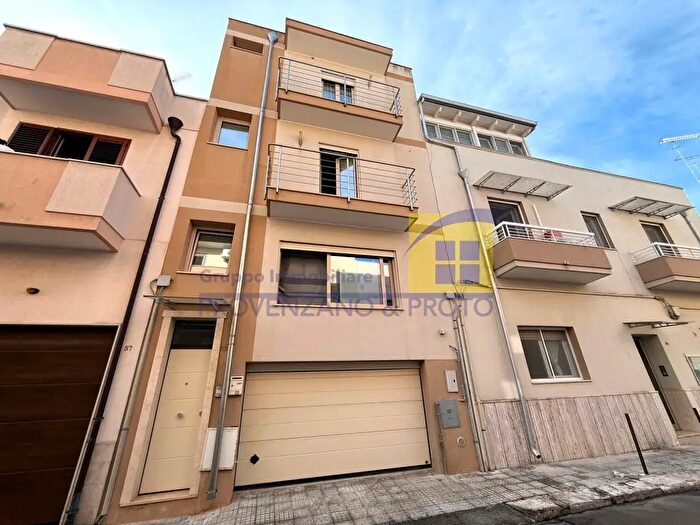 Casa quadrilocale in vendita in Via Montenero, Brindisi
