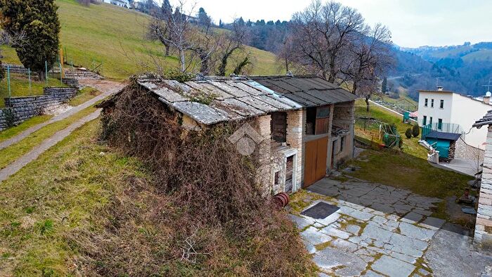Casa trilocale in vendita in Contrada Premonigoli, Bosco Chiesanuova
