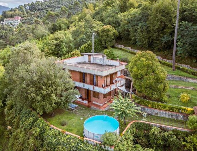 Casa con 6 locali in vendita in Via Italica, Camaiore