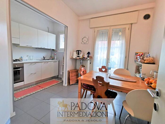 Appartamento con 5 locali in affitto in Via Andrea Memmo, Prato della Valle Pontecorvo, Padova