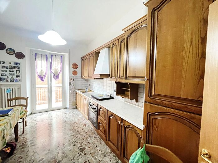 Appartamento con 5 locali in vendita in Jesi