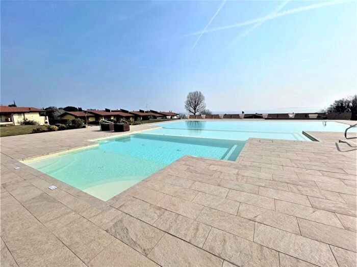 Appartamento trilocale in vendita in Via Giovanni Pascoli Manerba del Garda, Manerba Del Garda