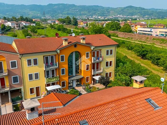 Appartamento trilocale in affitto in Via Molinetto, Monteforte D'Alpone