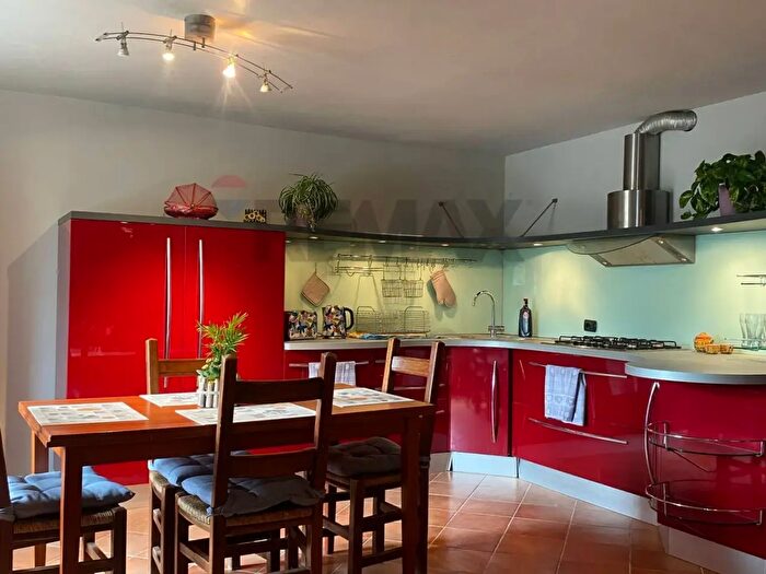 Casa quadrilocale in vendita in Via Seimiglia, Camaiore