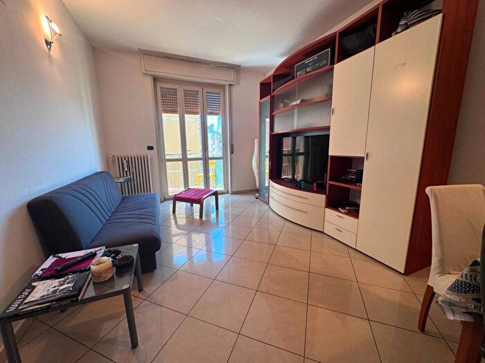 Appartamento trilocale in affitto in Via Almerico da Schio, Giambellino, Milano