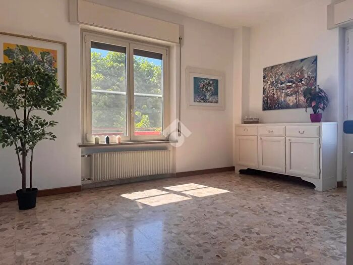 Appartamento quadrilocale in vendita in Via Cotonificio, Udine