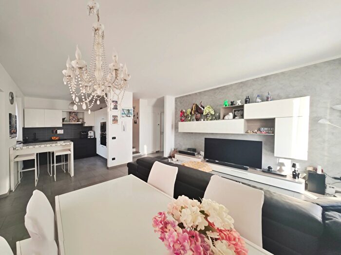 Casa con 5 locali in vendita in Via Alta Nuova, Sarzana