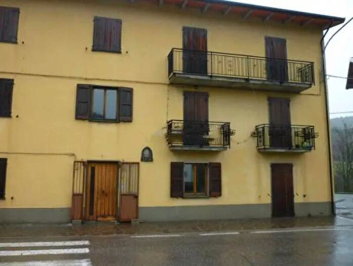 Appartamento quadrilocale in vendita in Via Radici, Pievepelago